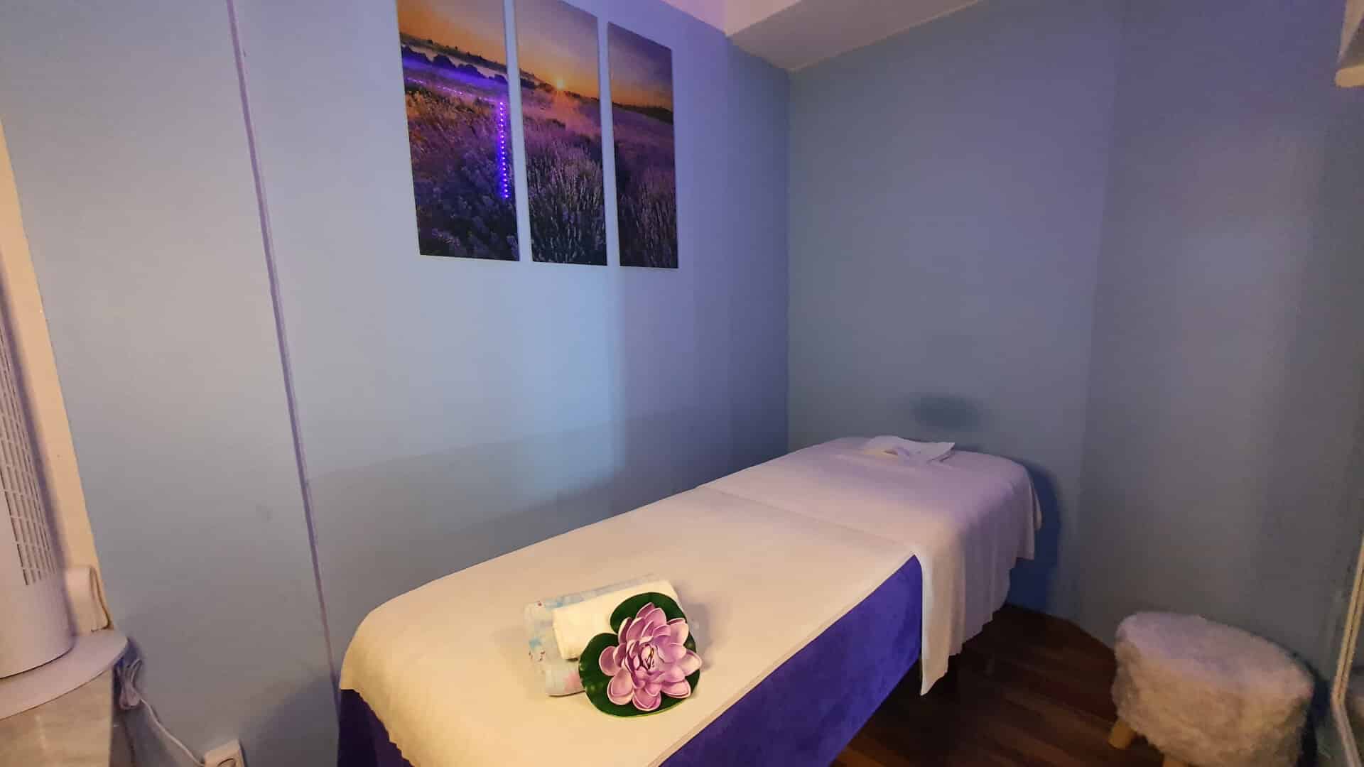 Einzelner-Massage-Raum-im-Lavendel-Massage-Salon-in-Bruehl